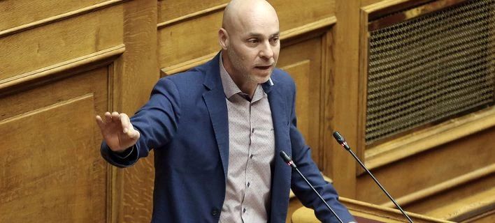 Αμυράς προς Καμμένο: Καλύτερα «νυφούλα» παρά «ζωντοχήρα»